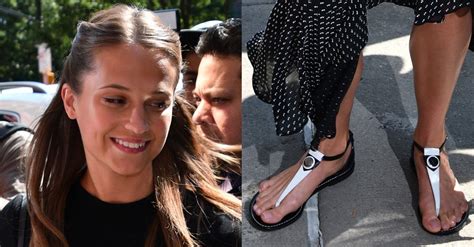 alicia vikander piedi|Alicia Vikanders Sexy Feet Promote Jason Bourne in South。